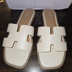 Top Moda Women's 8 Ivory Slide Sandals. New In Box
